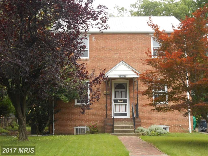 5608 Woodland Dr, Oxon Hill, MD 20745 - photo 1