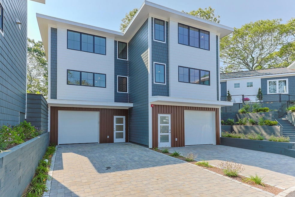 Pending $1,195,000 • Co-Listing Agent