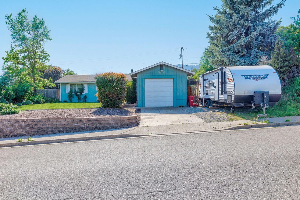 414 Placer St, Rogue River, OR 97537 - photo 1