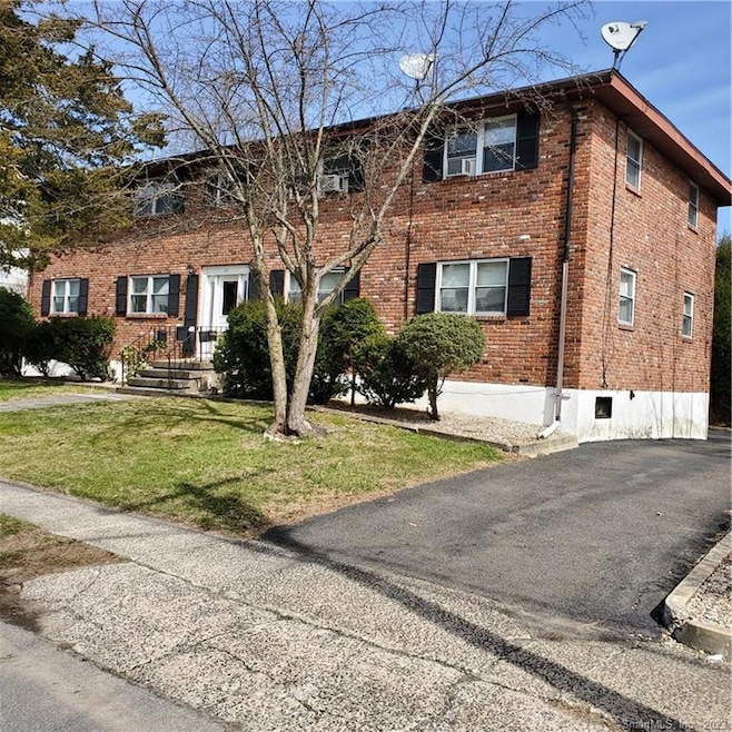 77 Quinn St unit 6, Naugatuck, CT 06770 - photo 1