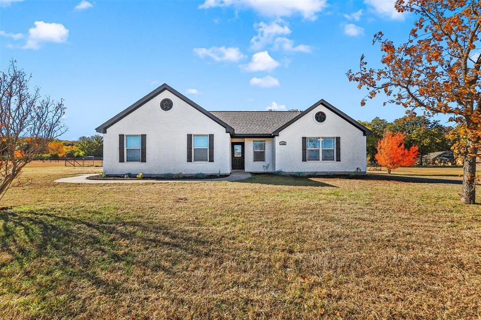 108 Kersh Ln, Springtown, TX 76082 - photo 1