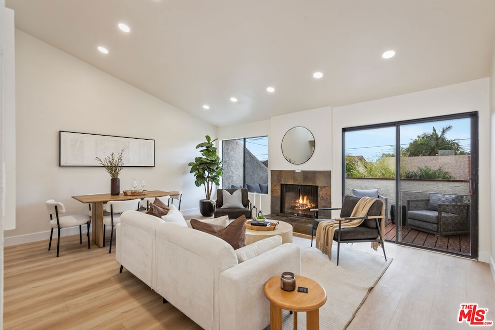 164 W 220th St unit 10, Carson, CA 90745 - photo 1