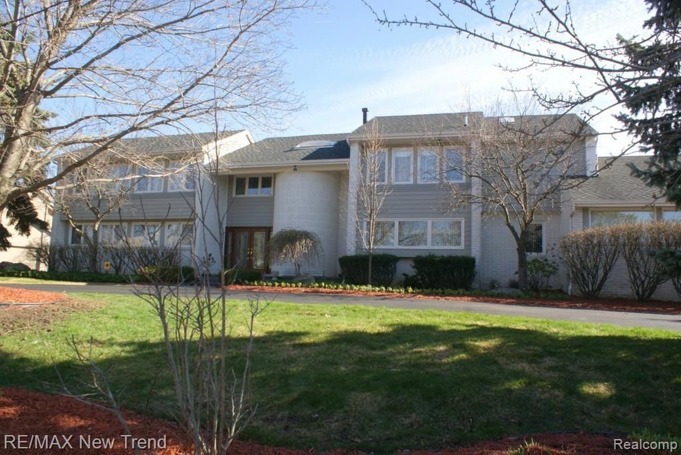3714 Durham Ct, Bloomfield Hills, MI 48302 - photo 1