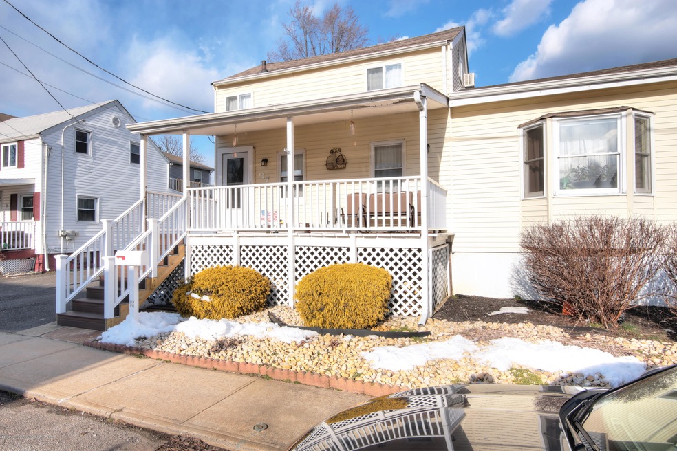 17 Kearney St, Keyport, NJ 07735 - photo 1