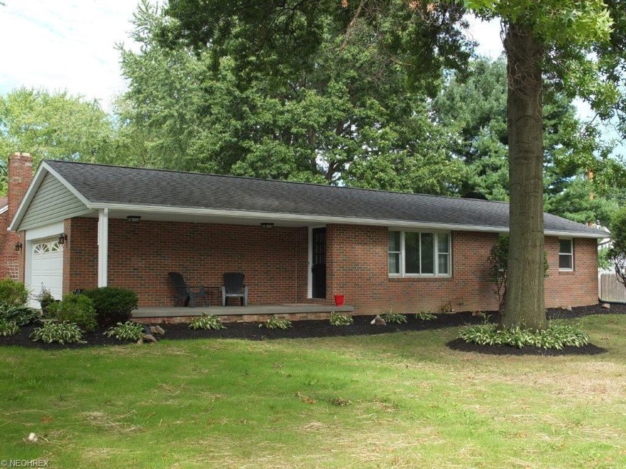 Stunning 3 bedroom 2 full bath ranch in Jackson To