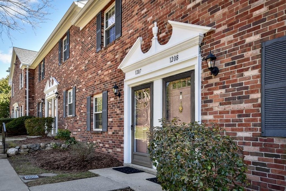 1208 Windsor Dr unit 1208, Framingham, MA 01701 - photo 1