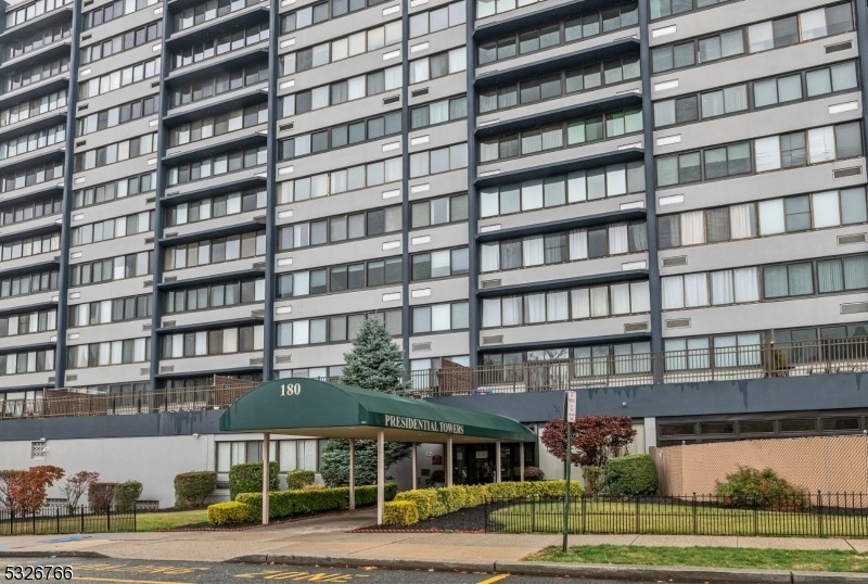 For Sale $370,000 • Co-Listing Agent
