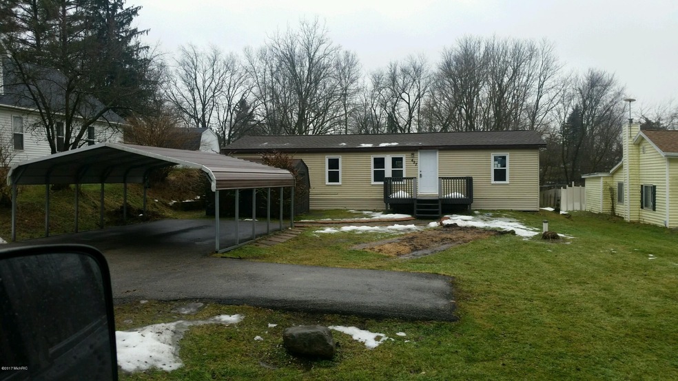 427 Hill St, Ionia, MI 48846 - photo 1