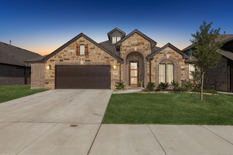 Great curb appeal and nice landscaping. 16904 Mira