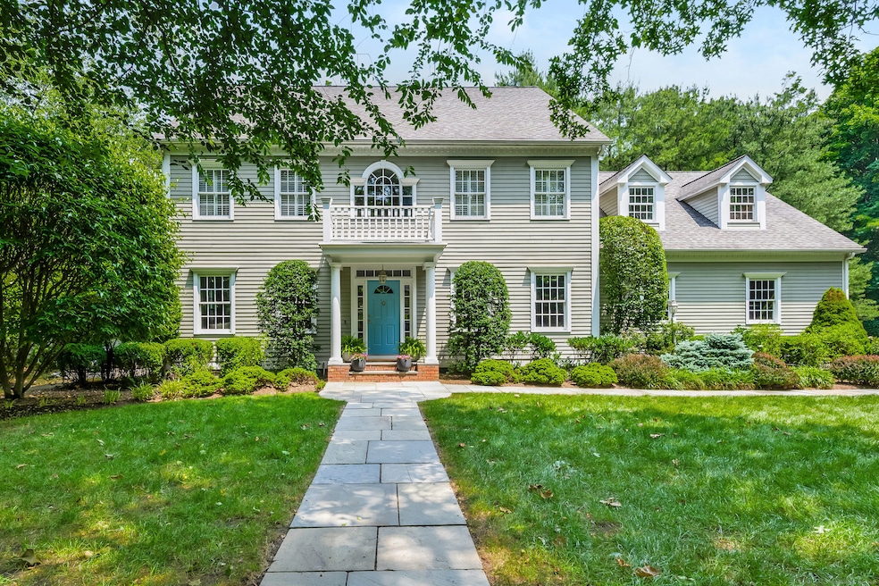 2 Mccrea Ln, Darien, CT 06820 - photo 1