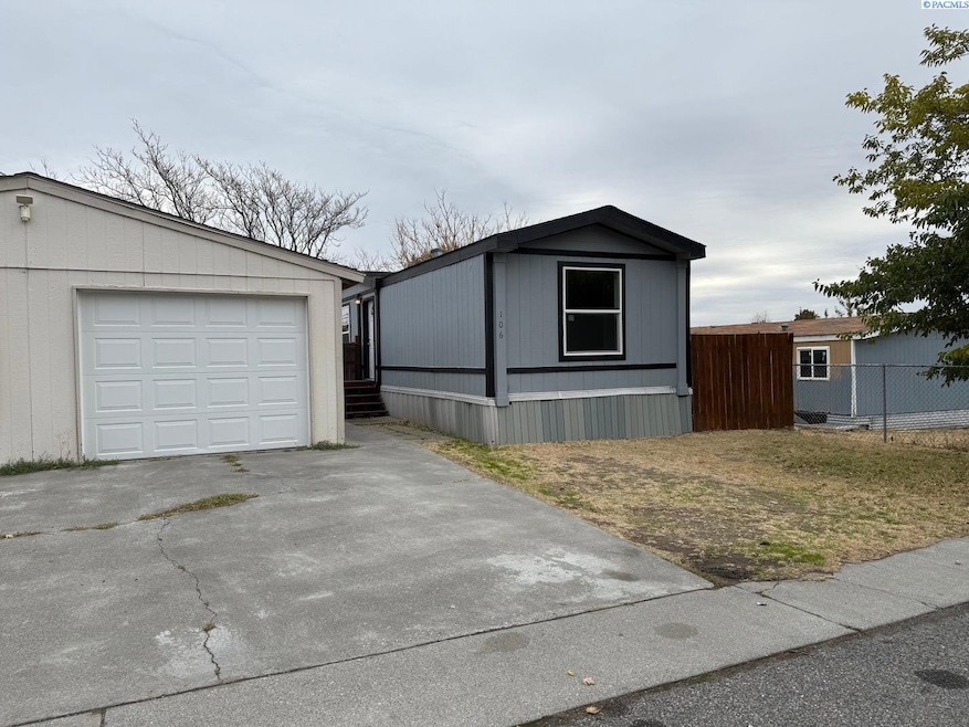 2105 N Steptoe St unit 106, Kennewick, WA 99336 - photo 1