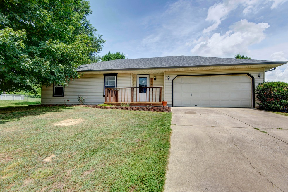 902 N 41st St, Nixa, MO 65714 - photo 1