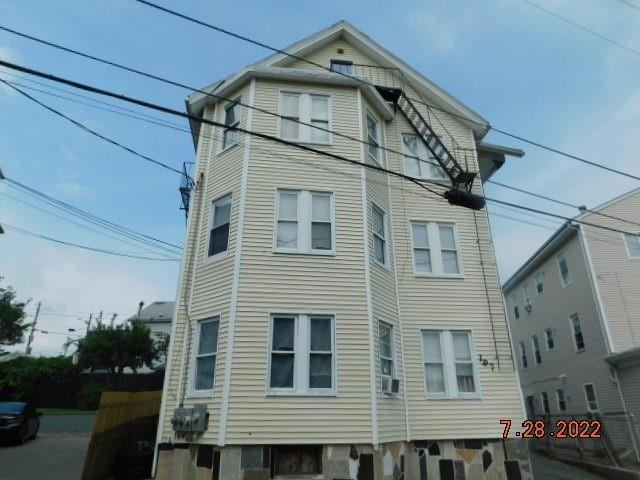 197 Pleasant St, Pawtucket, RI 02860 - photo 1