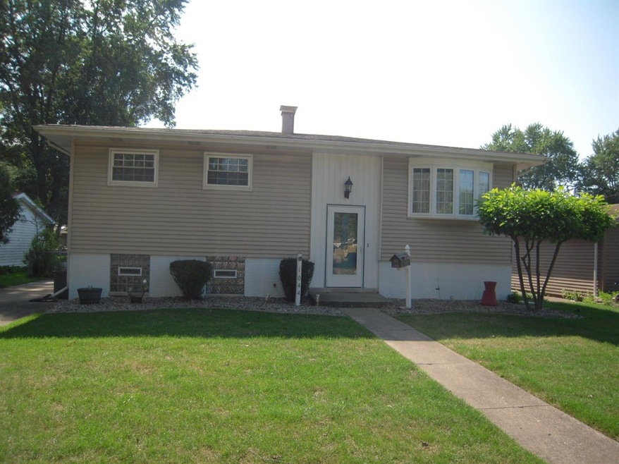 1044 N Rensselaer Ave, Griffith, IN 46319 - photo 1