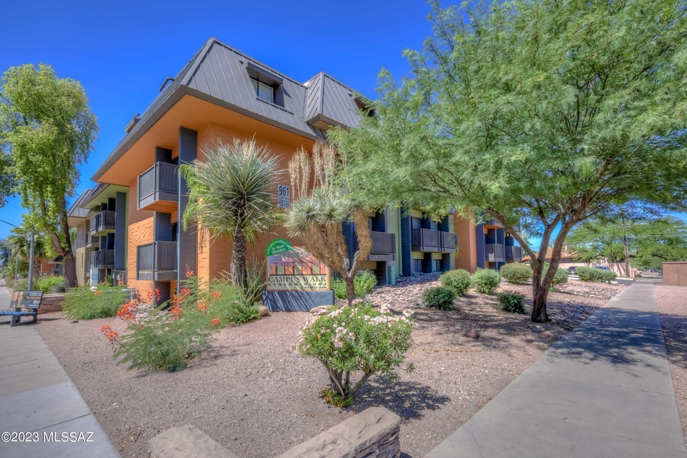 1 Exterior photo a