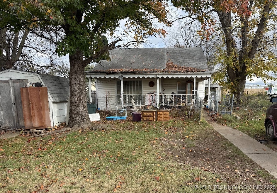 107 N Orphan St, Pryor, OK 74361 - photo 1