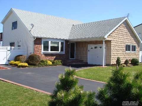 134 Jeatom Ln, Amityville, NY 11701 - photo 1
