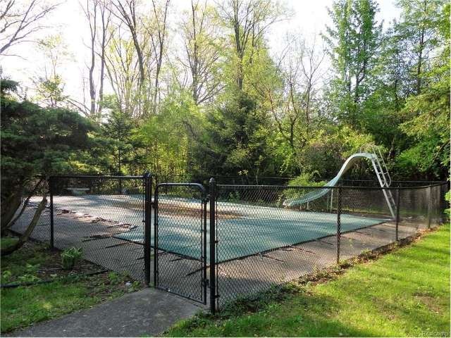 740 Highwood Dr, Bloomfield Hills, MI 48304 - photo 1