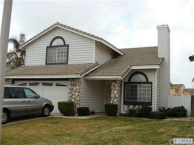 3 BEDROOMS & 2.5 BATHS PLUS A LOFT CAN BE A 4TH BE