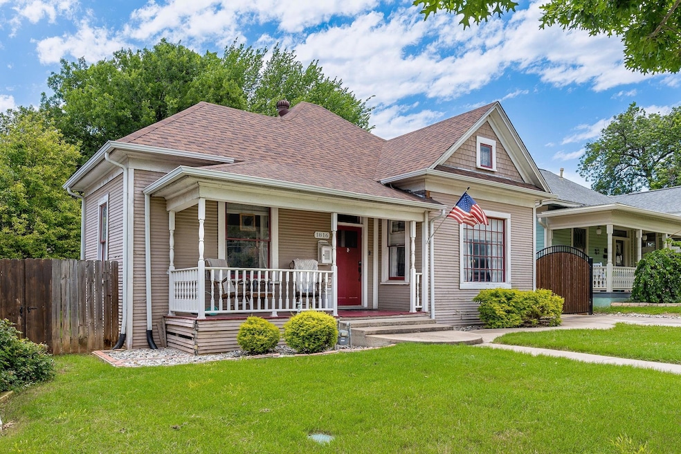 View of front facade with a front yard and a porch