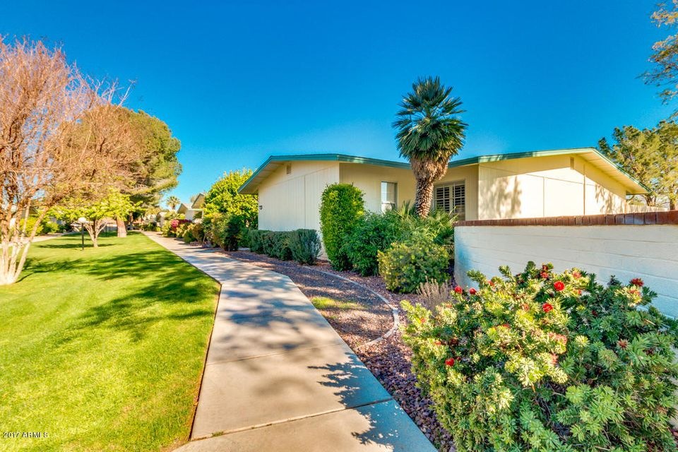 10502 W Highwood Ln, Sun City, AZ 85373 - photo 1