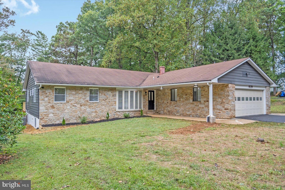 6129 Oak Hill Dr, Sykesville, MD 21784 - photo 1