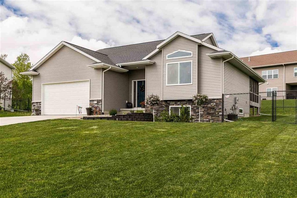 1611 Colony Ct SE, Cedar Rapids, IA 52403 - photo 1