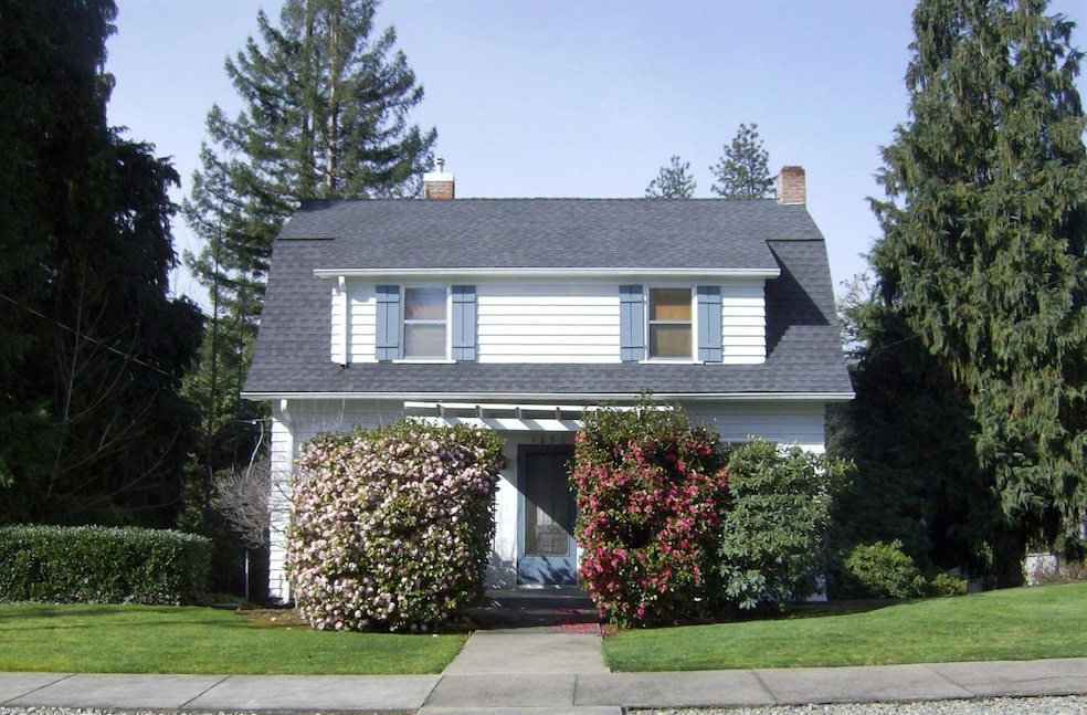 1256 NW Lawnridge Ave, Grants Pass, OR 97526 - photo 1