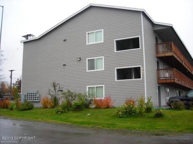 5440 E 26th Ave - side