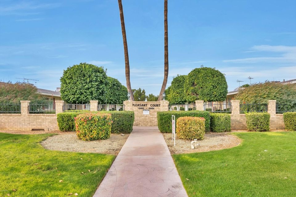 13816 N Newcastle Dr, Sun City, AZ 85351 - photo 1