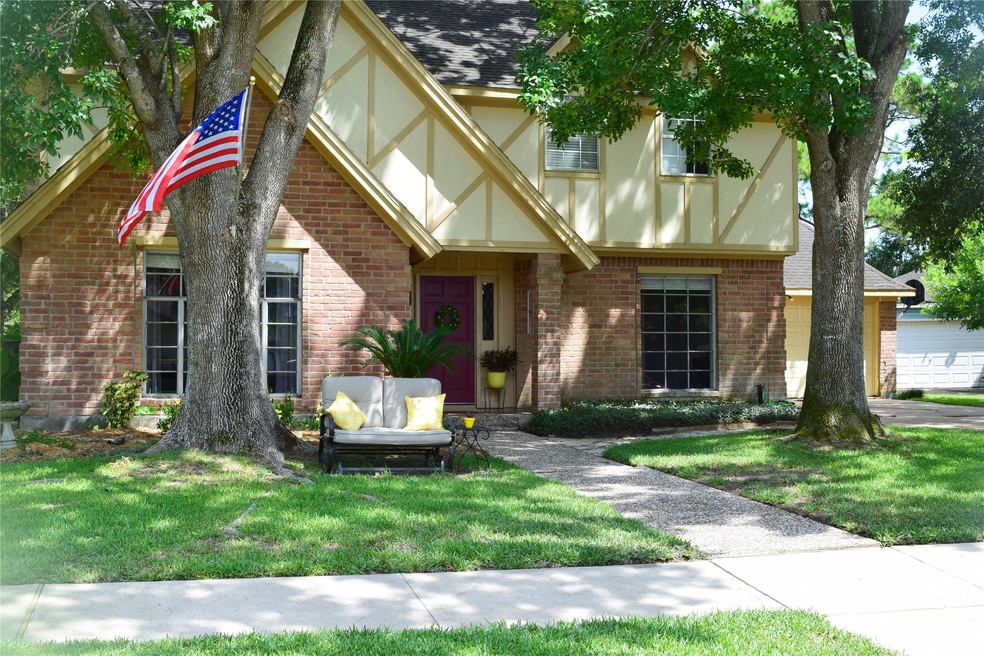 325 Dawn Hill Dr, Friendswood, TX 77546 - photo 1