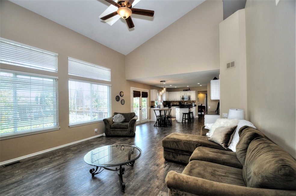 235 Farmhill Dr unit 2A, Algonquin, IL 60102 - photo 1