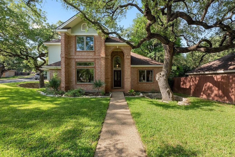 Traditional-style house with brick siding and roo