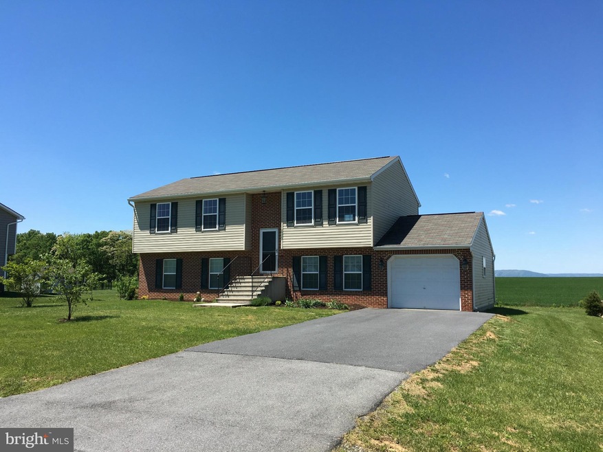 15423 Camden Dr, Greencastle, PA 17225 - photo 1