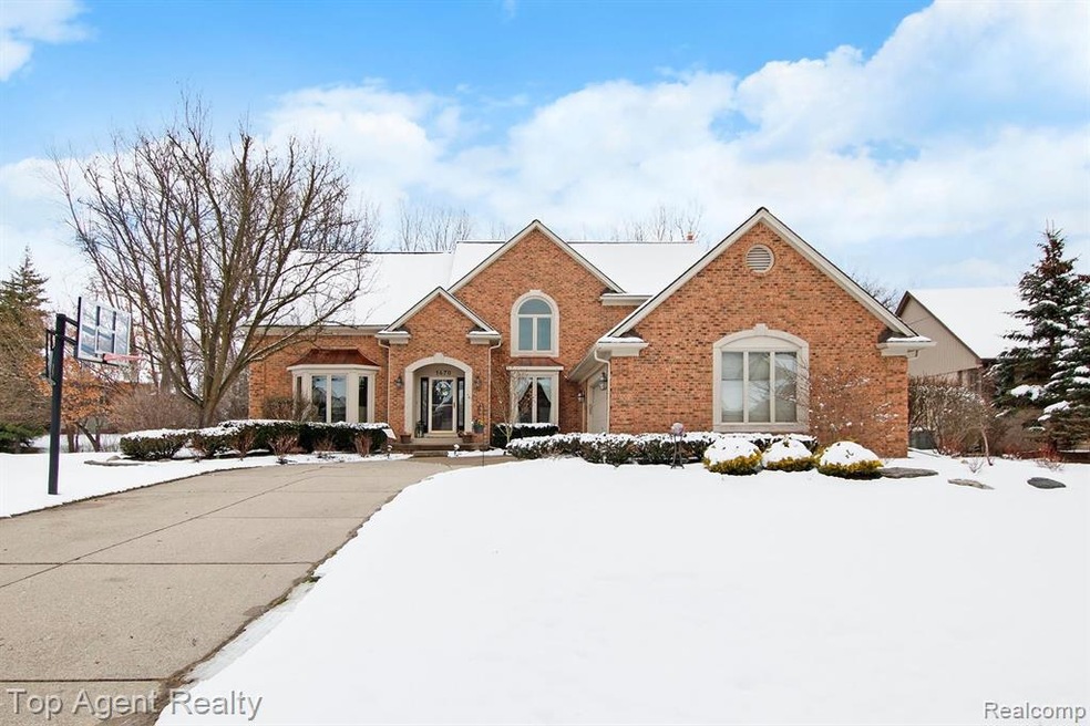 1470 Burhaven Dr, Rochester Hills, MI 48306 - photo 1