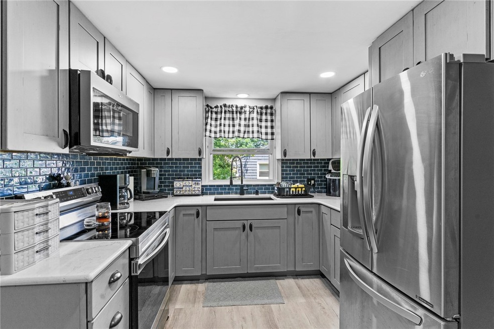 11 Creighton Place, Coventry, RI 02816 - photo 1