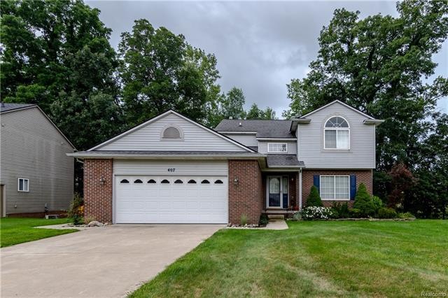 407 Cove View Dr, Waterford, MI 48327 - photo 1