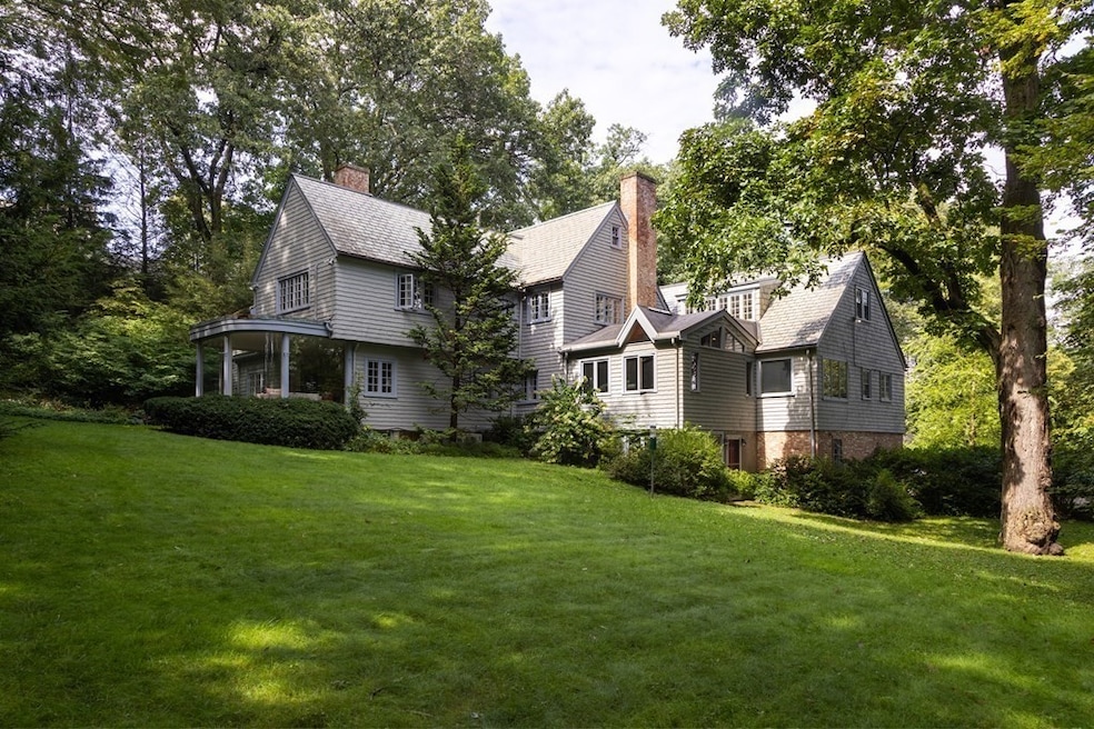 120 Codman Rd, Brookline, MA 02445 - photo 1