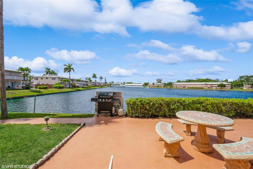 1050 SW 11th St unit 4, Hallandale Beach, FL 33009 - photo 1