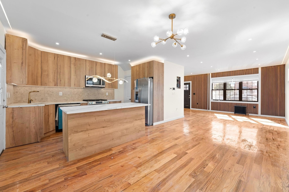 Sold $880,000 • Co-Listing Agent