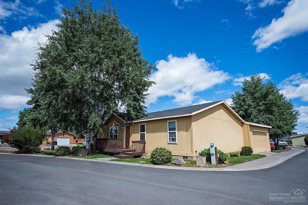 1213 SW Currant Rd, Redmond, OR 97756 - photo 1