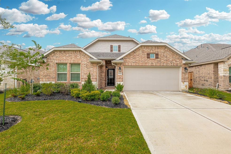 19215 Red Cascade Ct, Tomball, TX 77377 - photo 1