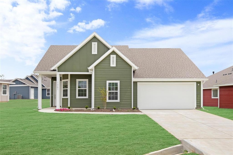 1361 Greenfield St, Gainesville, TX 76240 - photo 1