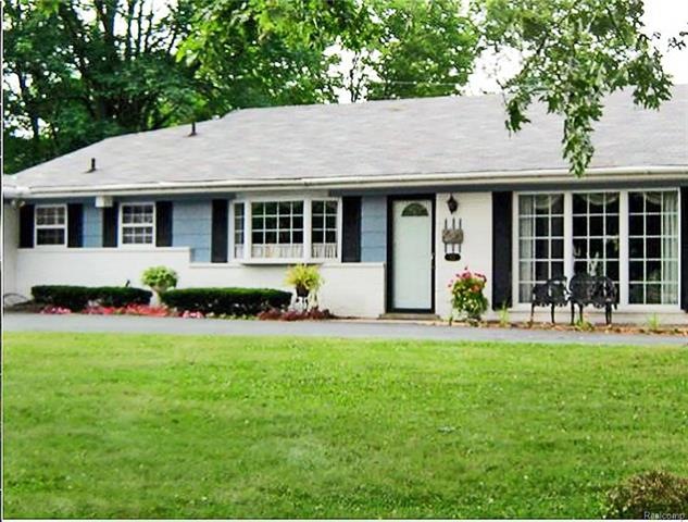 exterior 212 w hickory grove.jpg