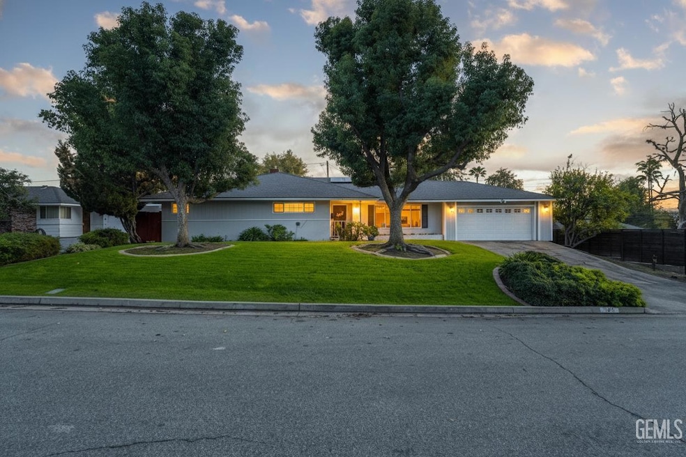 1811 Country Club Dr, Bakersfield, CA 93306 - photo 1