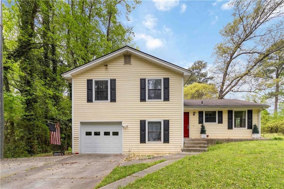 3337 Oak Dr, Snellville, GA 30078 - photo 1