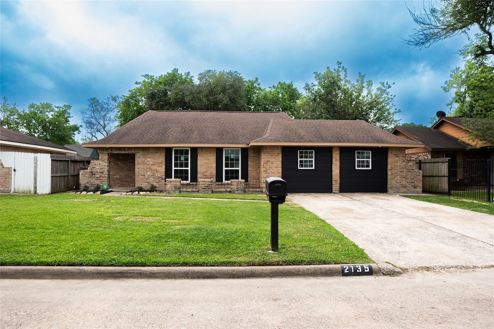 2135 Deerhurst Ln, Houston, TX 77088 - photo 1