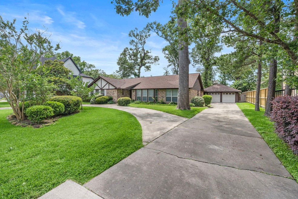 1415 Huge Oaks St, Houston, TX 77055 - photo 1