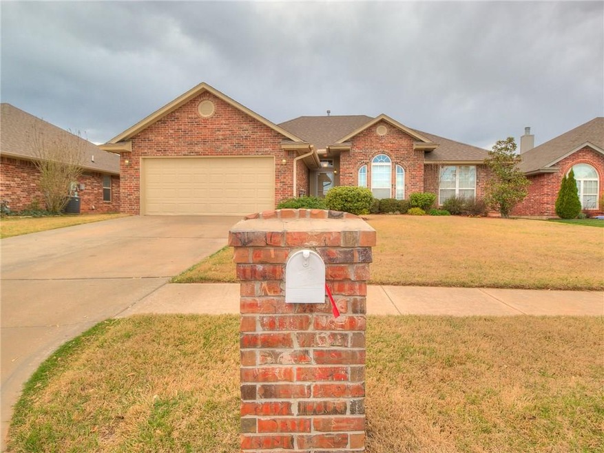 605 Loyd Ln, Moore, OK 73160 - photo 1