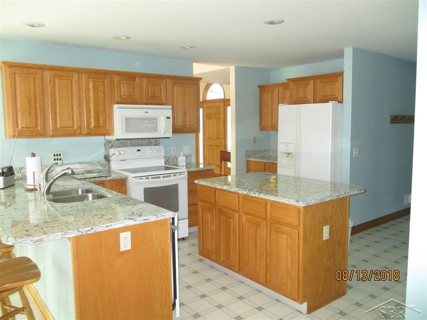 739 Country Ln, Frankenmuth, MI 48734 - photo 1